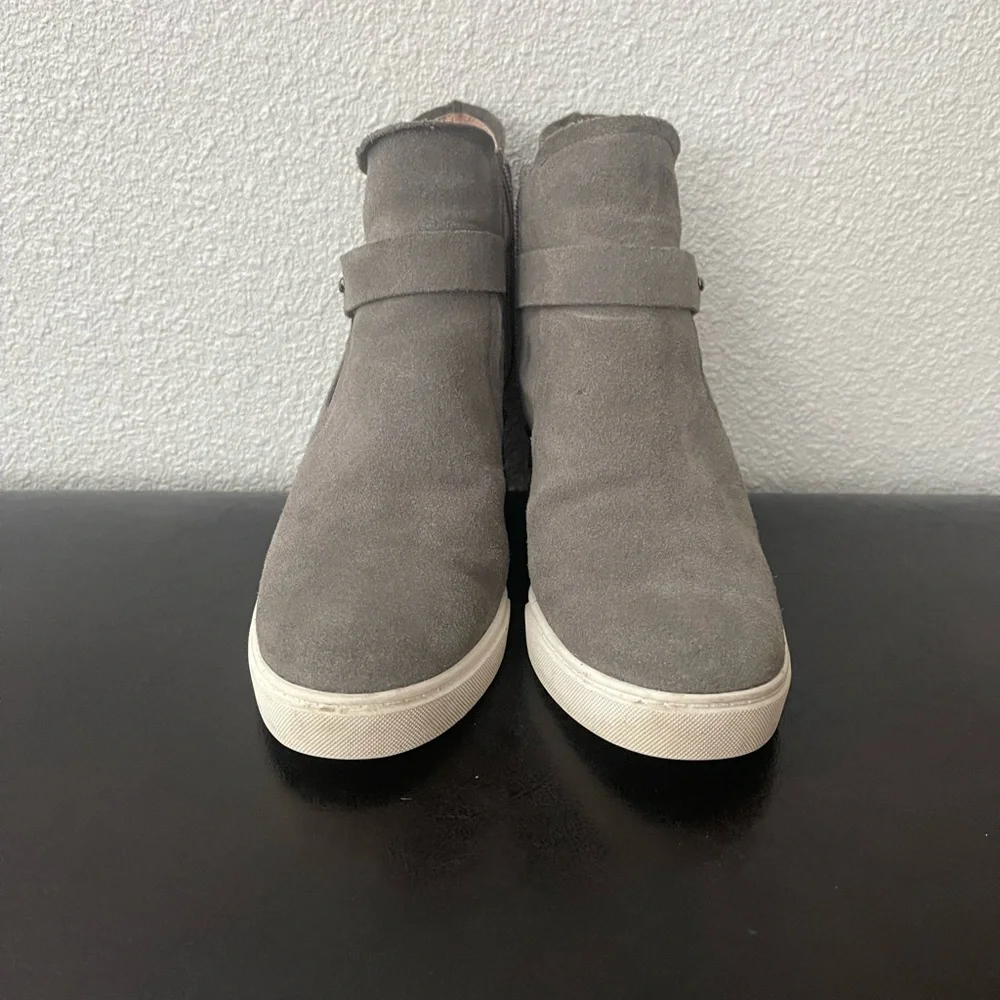 Boots - Picture 2 of 6